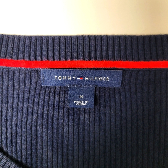 Tommy Hilfiger sweater. - Picture 7 of 8